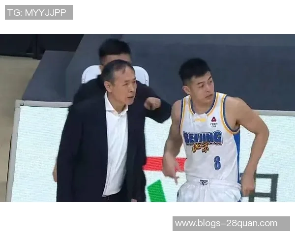 广东与广厦常规赛对决精彩回顾双方球员表现亮眼引发球迷热议